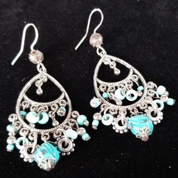 Vintage 1970s Hippie Bohemian Turquoise Silvertone Chandelier Earrings - Picture 12 of 12